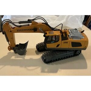 XUEZISHAN 258 Yellow Excavator Construction Vehicle Toy Remote Control 2.4GHz